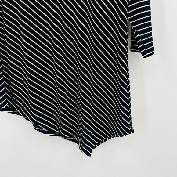 Chico's Travelers Size Medium Black & White Asymmetric Hem Tunic Top Long Sleeve - Picture 5 of 9